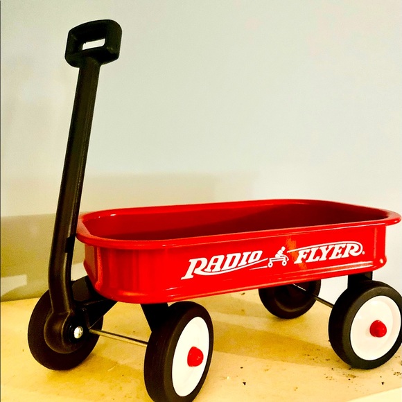 Classic Radio Flyer Toy Wagon - Picture 1 of 11